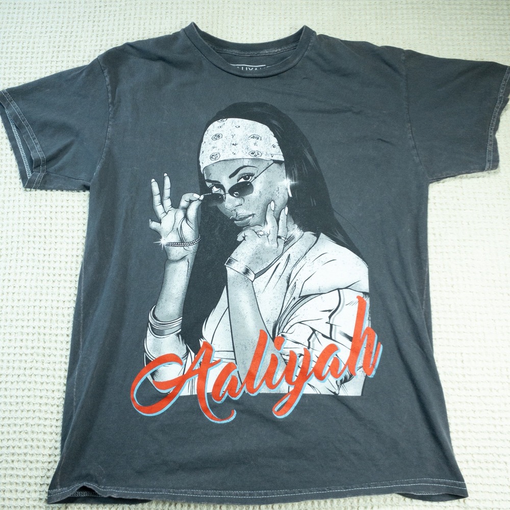 Aaliyah More Than A Woman Graphic T-Shirt Faded Black Mens Medium Cotton Tee